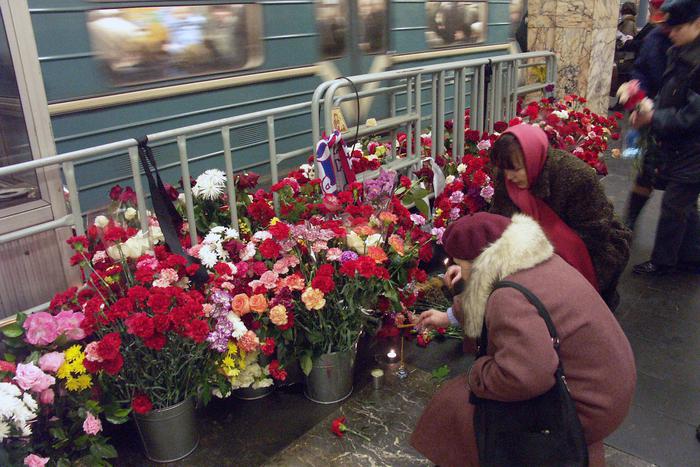 "Трупная кровь обожгла лёгкие". 20 лет назад теракт в метро унёс жизни 42 человек