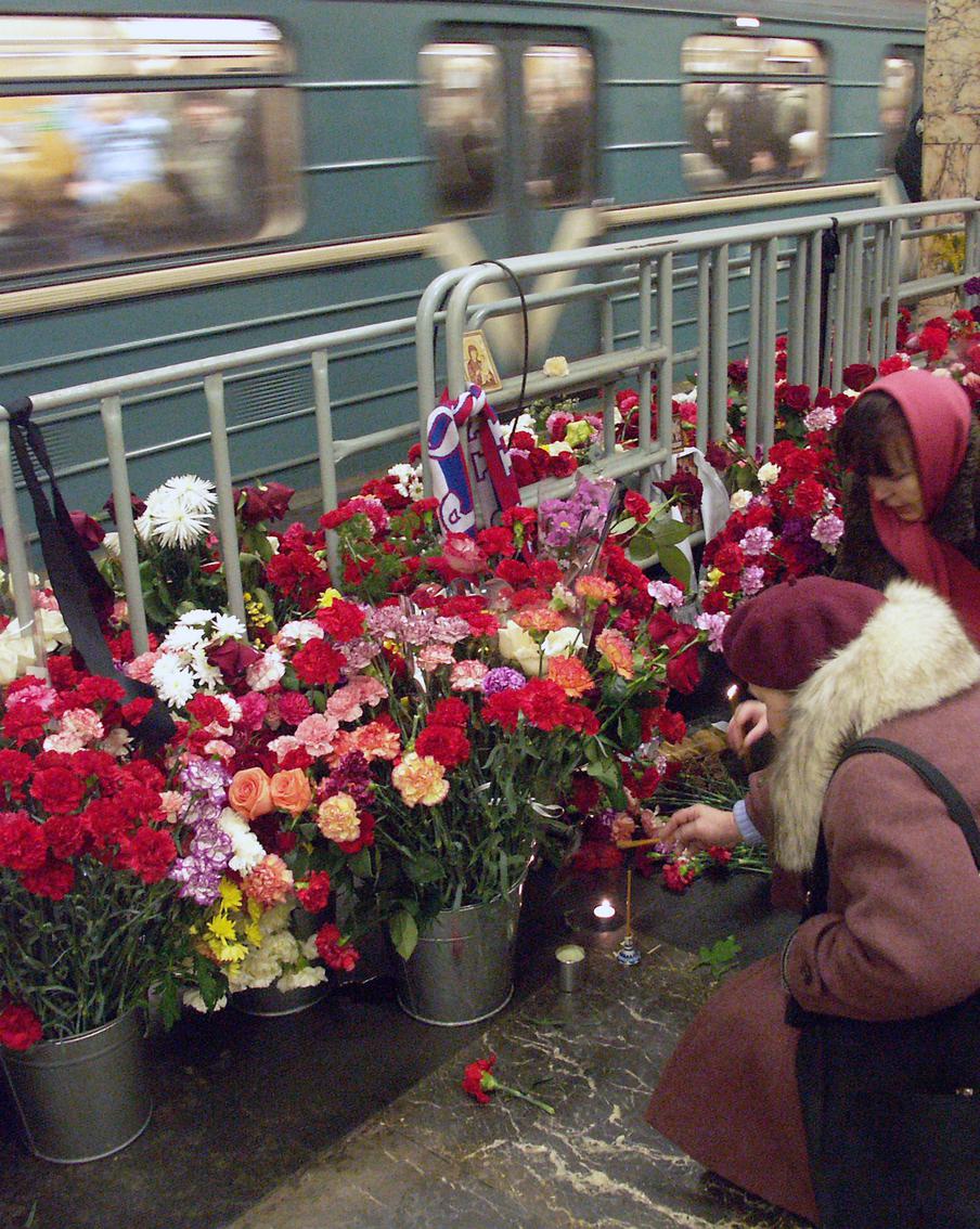 "Трупная кровь обожгла лёгкие". 20 лет назад теракт в метро унёс жизни 42 человек