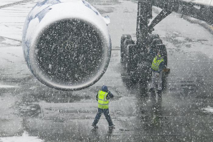 Аэропорт Саранска временно закрыли из-за выкатившегося самолёта