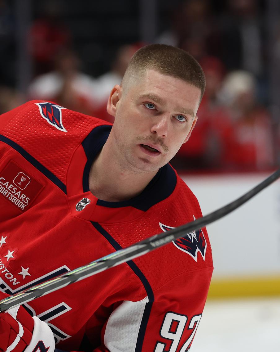 НХЛ окажет помощь Евгению Кузнецову: он уже второй такой россиянин в сезоне