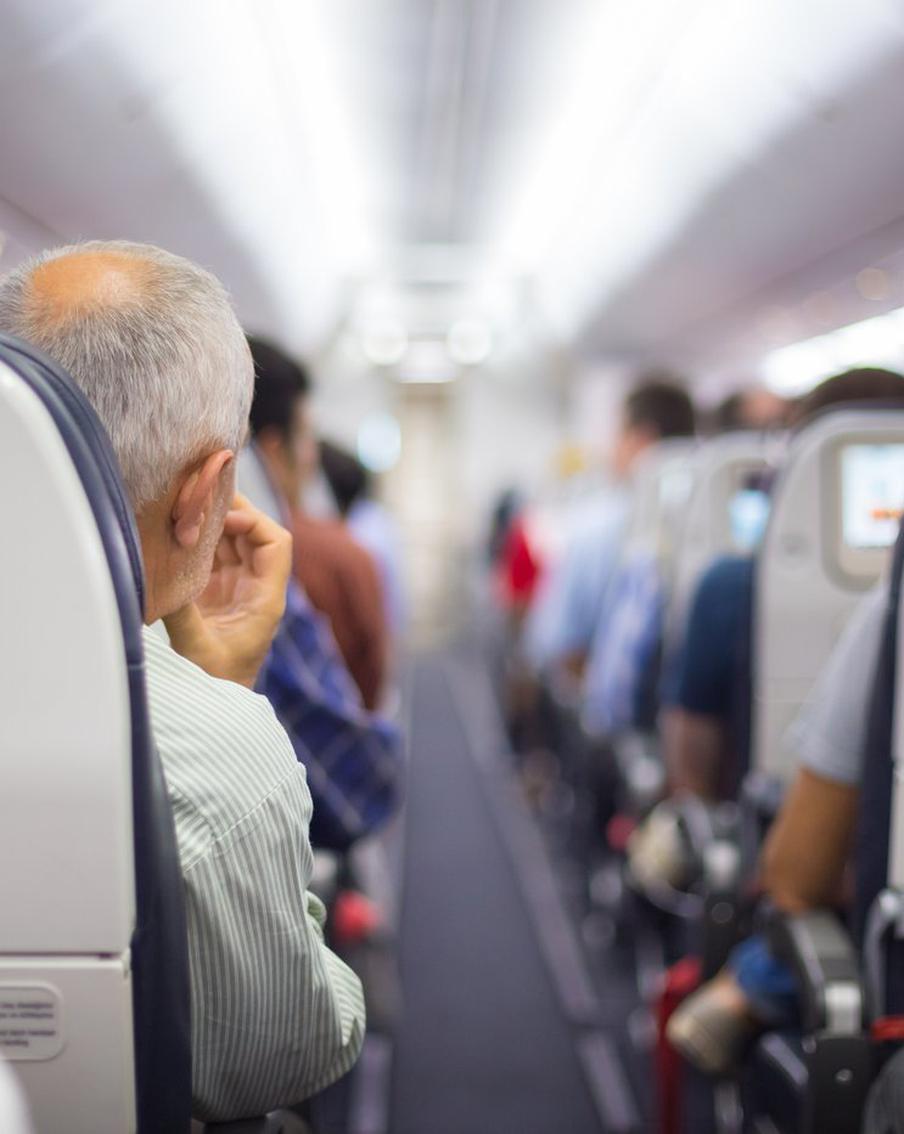 Адвокат Максим Калинов рассказал про инцидент в самолёте в Шереметьево