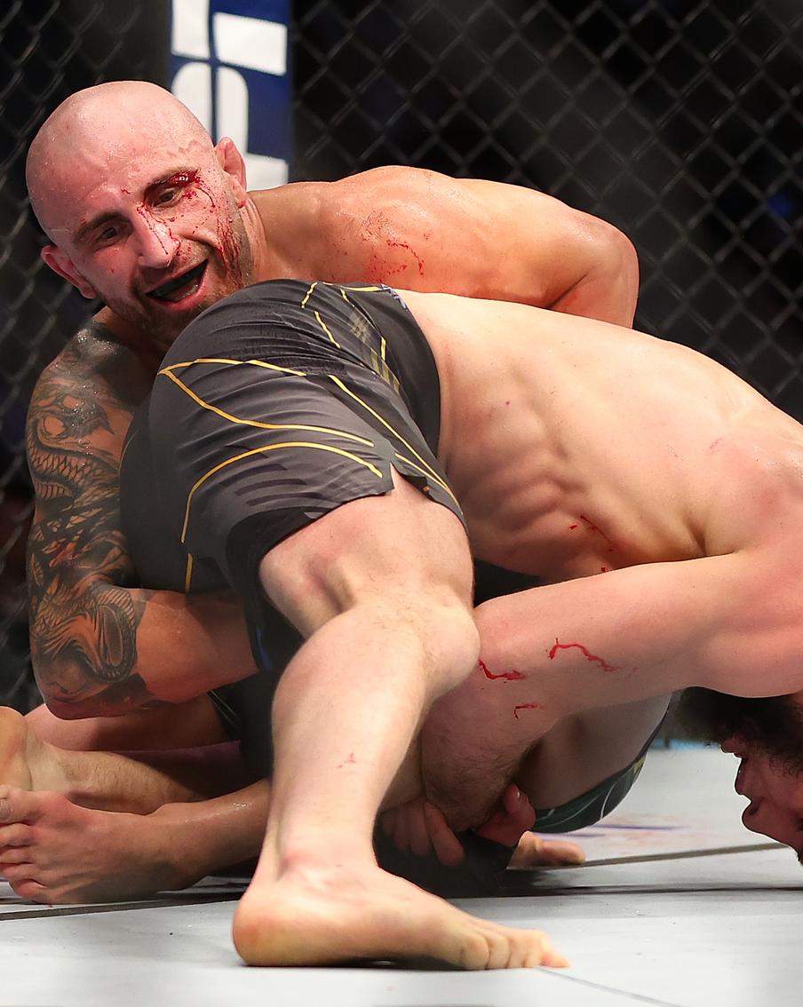 Боец UFC дрался якобы после запоя. Его соперником был россиянин