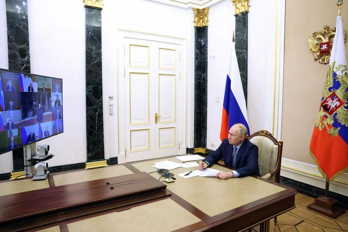 Индексация выплат с 1 февраля коснулась 20 миллионов россиян, сообщил Путин