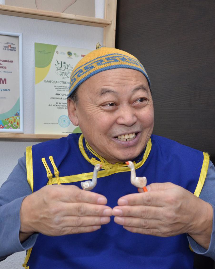 Сказки на пальцах кукольник из Тувы показал корреспонденту Metro