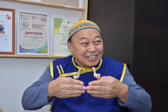 Сказки на пальцах кукольник из Тувы показал корреспонденту Metro