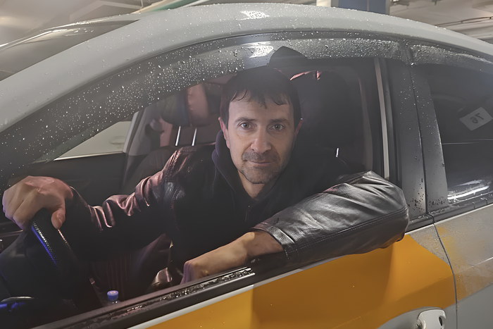 "Руки дрожали, голос пропал": таксист спас пассажирку с болевым шоком