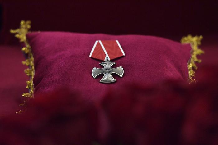 Колумбийцы в ВСУ,  родным членов экипажа Ил-76 вручили награды: хроника очередных событий украинского кризиса