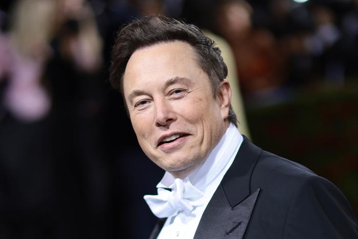 Илон Маск среди тех, кто смотрит интервью Такера Карлсона