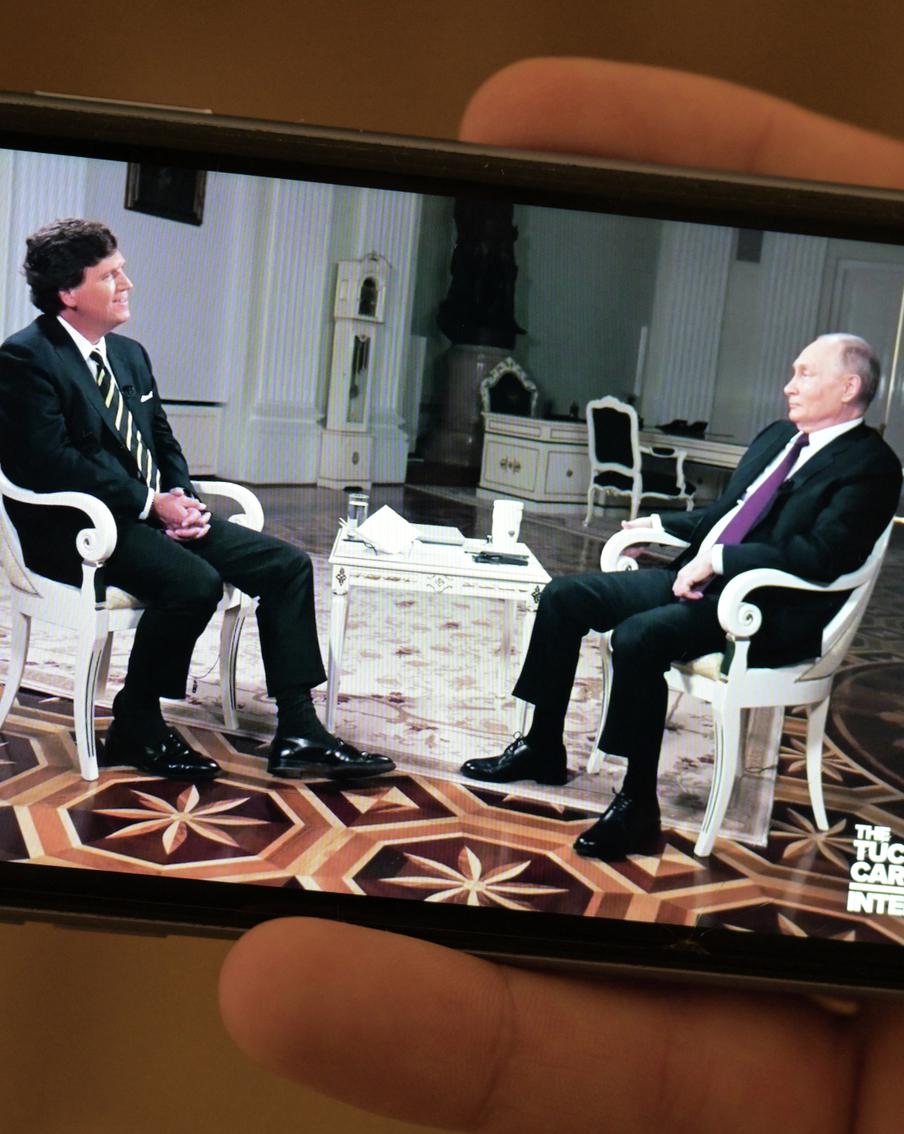 На сайте Кремля опубликовали полный текст интервью Путина Такеру Карлсону