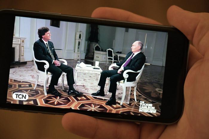 На сайте Кремля опубликовали полный текст интервью Путина Такеру Карлсону