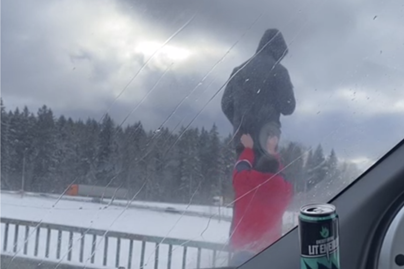 Мошенник разыгрывает самоубийство и разводит на деньги жителей Подмосковья