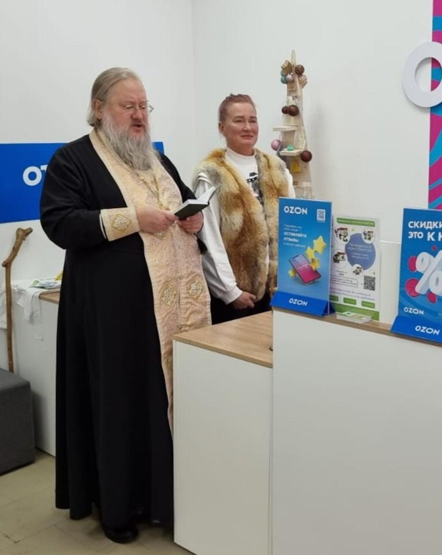 Иеромонах Никон освятил магазин в подмосковном Щёлково