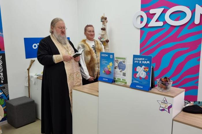 Иеромонах Никон освятил магазин в подмосковном Щёлково