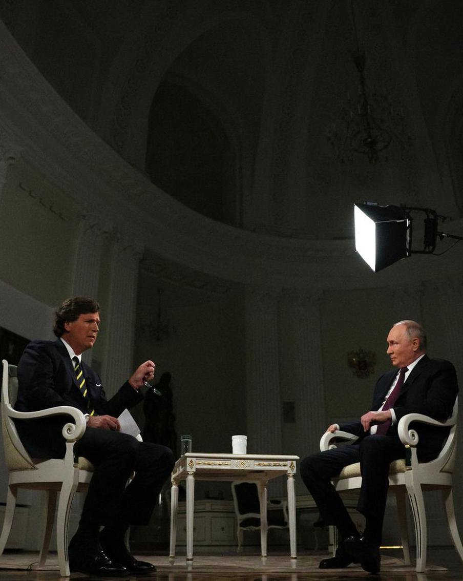 Песков сообщил, что Карлсон сам предложил взять интервью у Путина