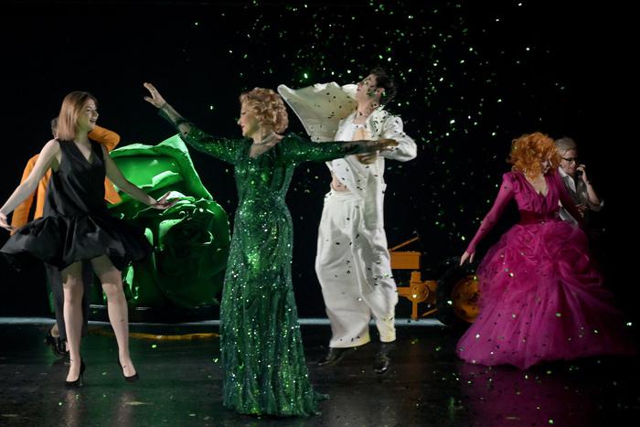 Отчаяние героев Теннесси Уильямса раскрасили в разные цвета в Театре имени Вахтангова