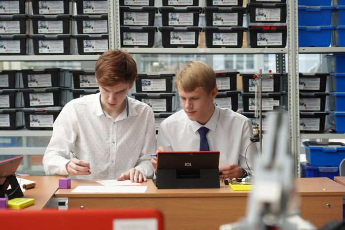 Московские школьники предпрофессиональных классов начали обучаться по выбранным специальностям