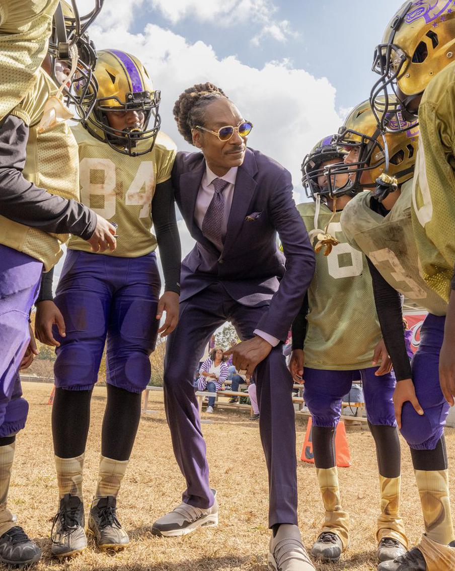 Снуп Догг вернулся в родную школу, чтобы стать тренером команды "Аутсайдеров"