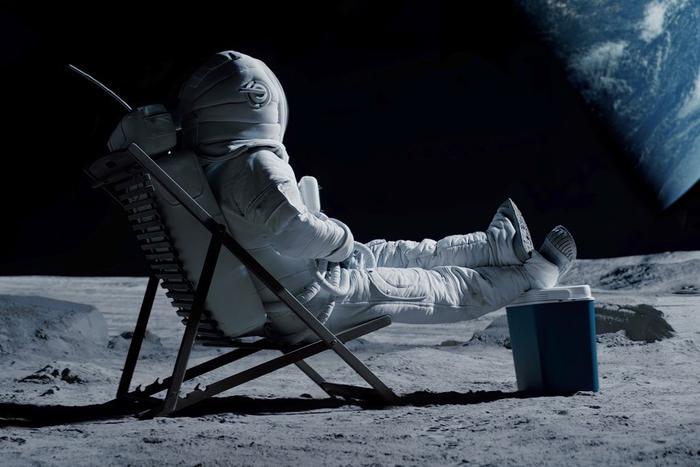 Луна усыхает, как ягодка винограда. Сможет ли человек там когда-либо жить?