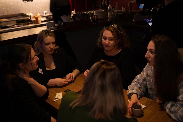 Игра, которая поможет одиноким избавиться от одиночества. Репортёр Metro проверил новую активность на себе