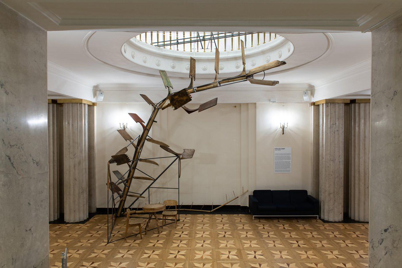 Вдохновил Русский Север: как у современного художника родился образ "Прялкозавра"