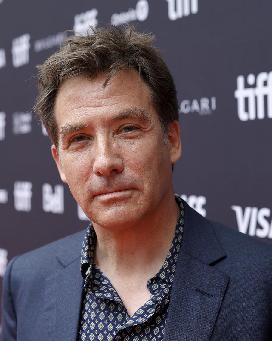 Режиссер фильма "Одна жизнь" рассказал о работе с Энтони Хопкинсом и съёмках дебютного фильма