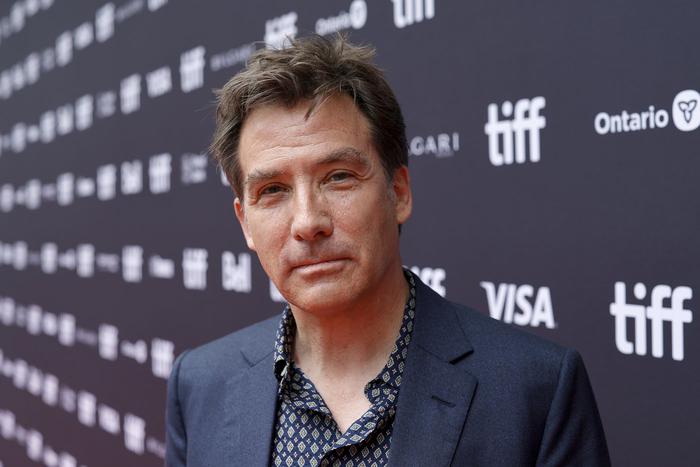 Режиссер фильма "Одна жизнь" рассказал о работе с Энтони Хопкинсом и съёмках дебютного фильма