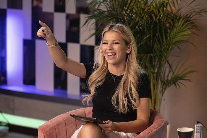 Люся Чеботина и Стас Ярушин спели на радио триста песен за три часа