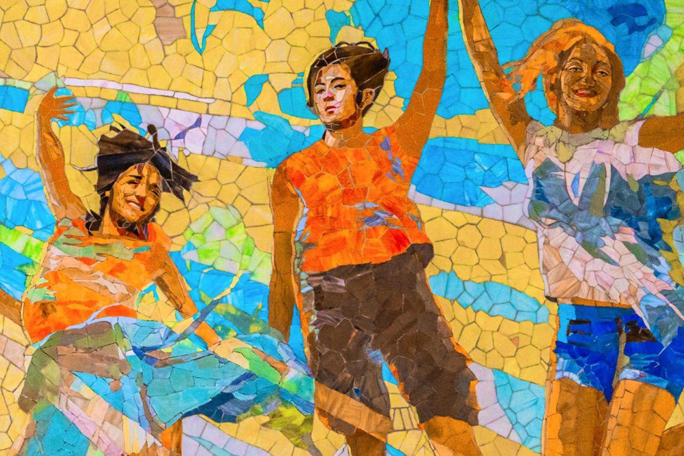 При изготовлении панно было использовано несколько тысяч элементов из смальты и художественного стекла