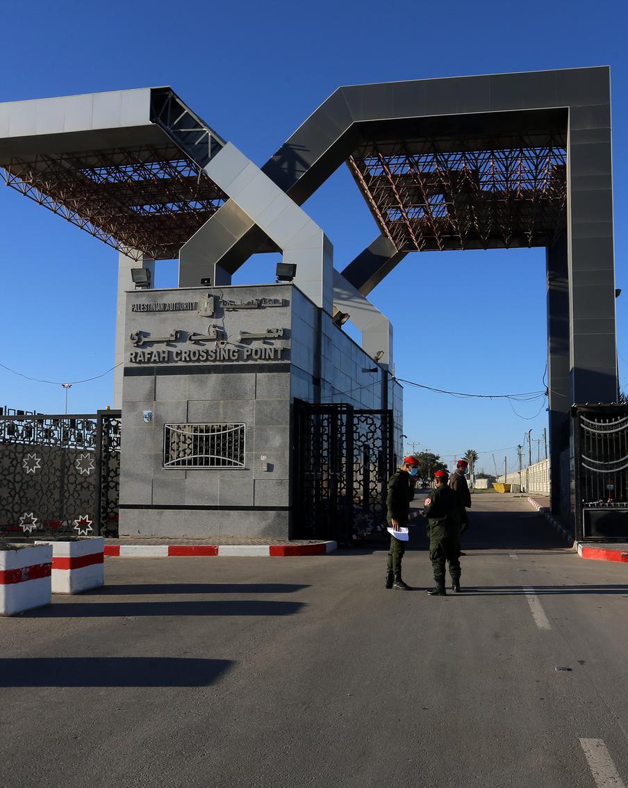 Власти Египта начали возводить стену рядом с Рафахом на юге Газы, пишут СМИ