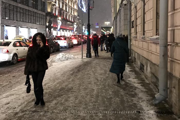 В Москве в круглосуточном режиме ликвидируют последствия снегопада