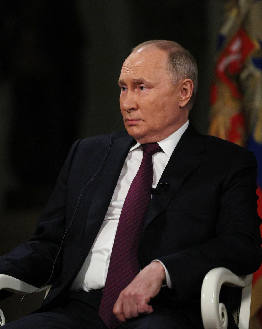 Путин поздравил российских военных с взятием под контроль Авдеевки