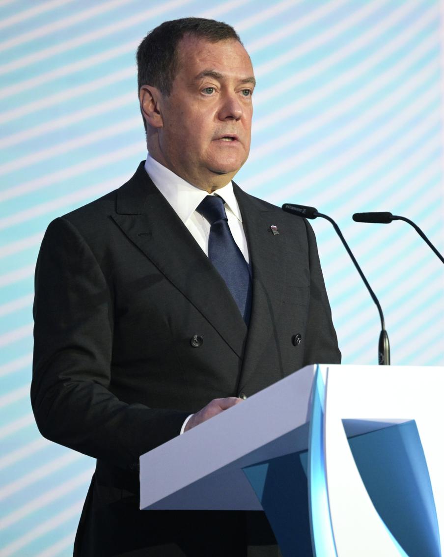 Медведев жёстко ответил всем желающим победить Россию, пригрозив мировым державам глобальной войной