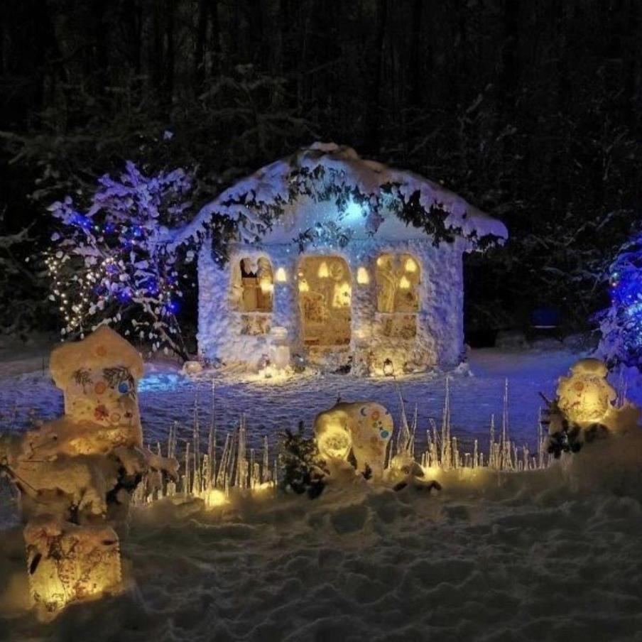 «Дом Деда Мороза». Одна из первых больших работ Людмилы Москвиной, над которой она трудилась в 2020 году.