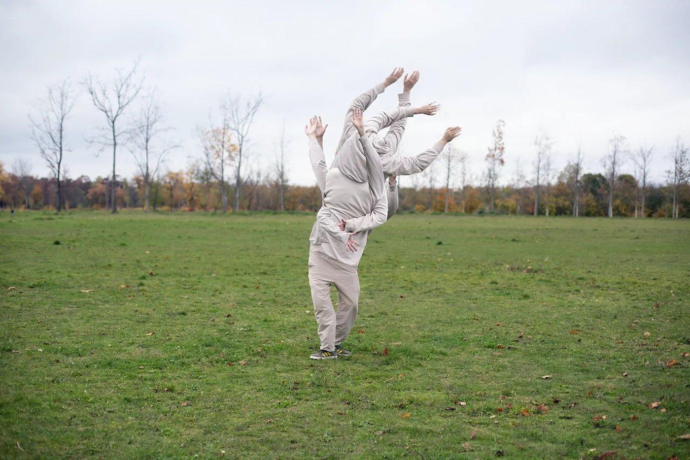Время растворяет людей, а жизненный опыт искажает: В ММОМА открылась выставка Екатерины Жингель