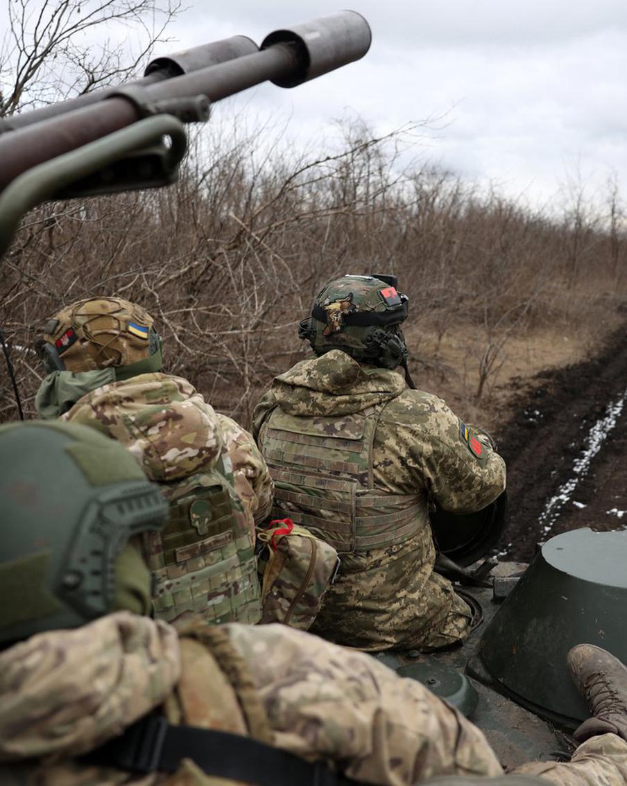 Украина держит на границе более ста тысяч военных, заявили в Белоруссии