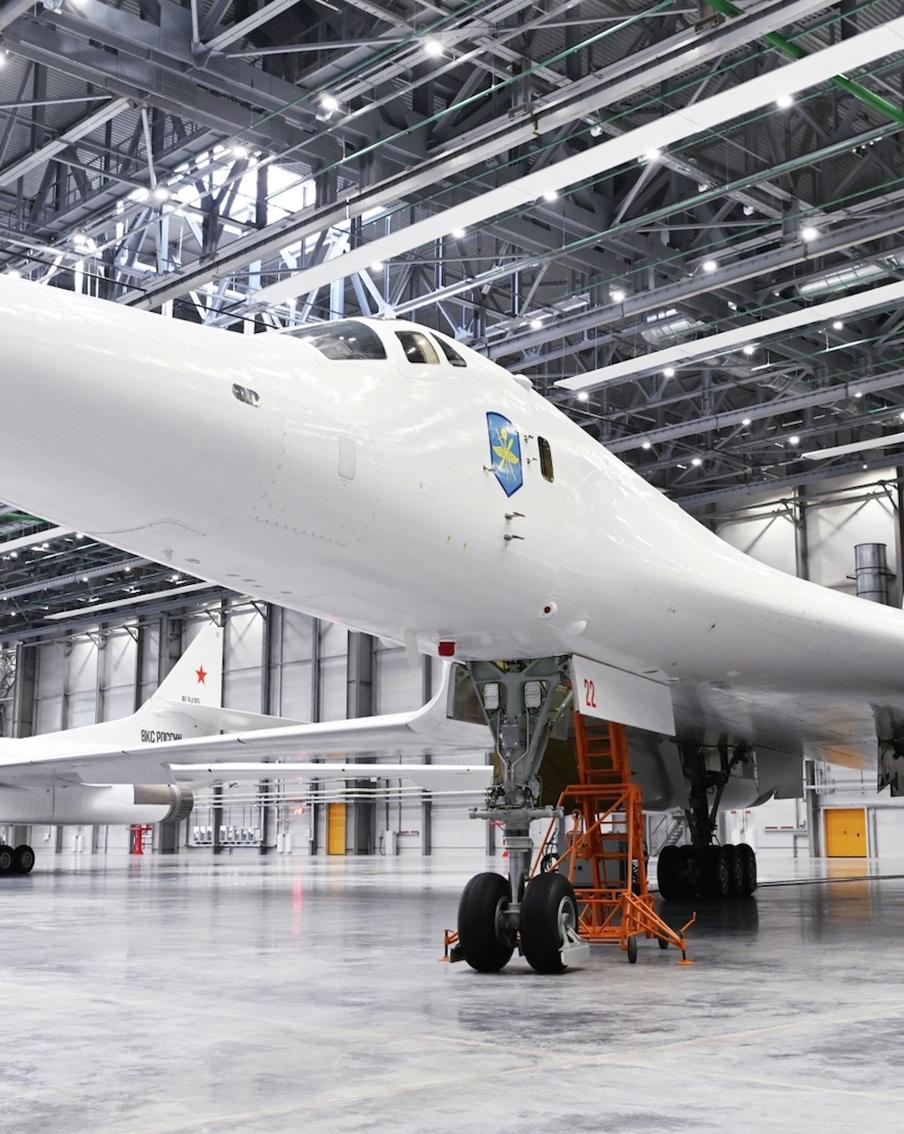 Владимир Путин совершил полёт на Ту-160М. Борт "Илья Муромец" взлетел с полосы Казанского авиационного завода им. Горбунова