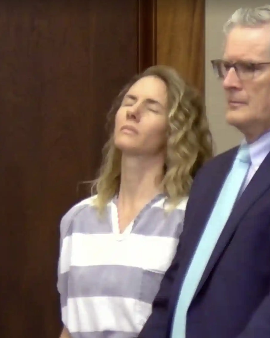 В Сети давала советы по воспитанию детей, а дома пытала их. В США посадили блогершу-миллионницу