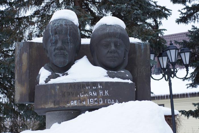 Снежная гора, или чупа-чупсы: Metro разыскало необычный памятник Ленину и Крупской