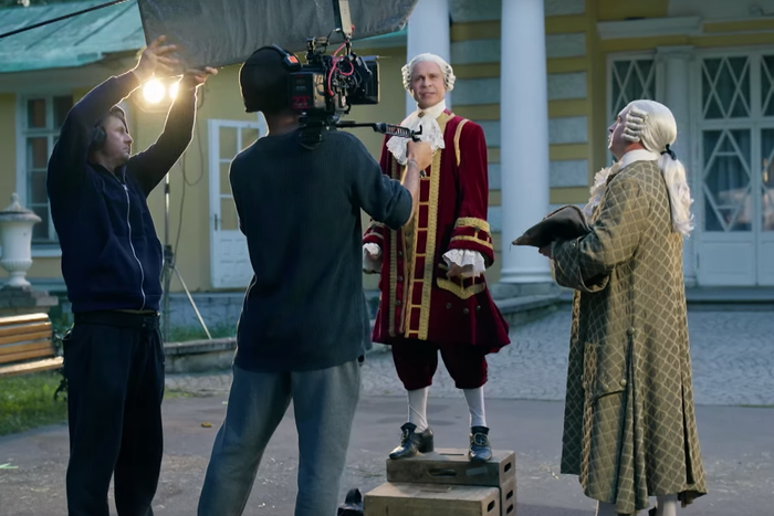 Стартует комедийный сериал "Как Деревянко Ломоносова играл". В новом сериале узнаем, как нелегко жить со звёздной болезнью