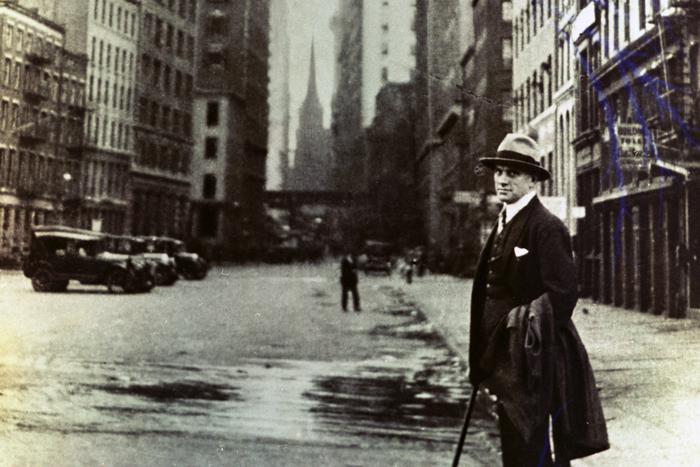 В 1925 году Маяковский поехал в тур по Америке. И встретил женщину, которую страстно полюбил, а она подарила ему дочь