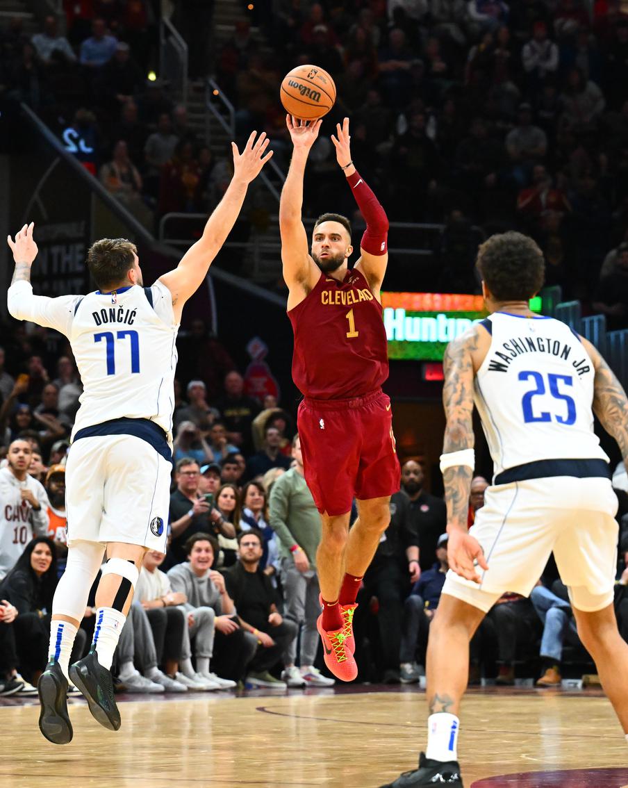 Дальний бросок на последней секунде спас команду от поражения в матче