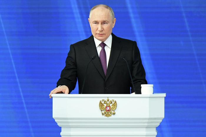 Путин предложил продлить программу семейной ипотеки. Теперь она будет действовать до 2030 года