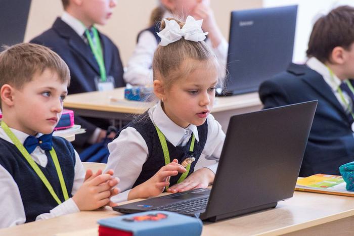 Собянин: Москва поможет внедрить сервисы МЭШ в школах Дагестана и Тюменской области