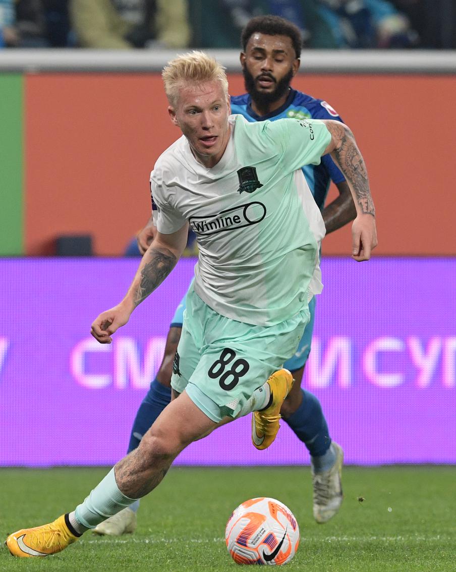 Российский футбол наконец-то возвращается: первой станет игра "Ростова" и "Крыльев Советов"