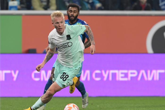 Российский футбол наконец-то возвращается: первой станет игра "Ростова" и "Крыльев Советов"