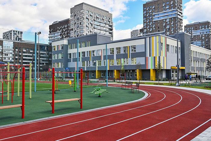 Сенатор Святенко: Москва активно реализует поручения Путина относительно капремонта школ и детсадов