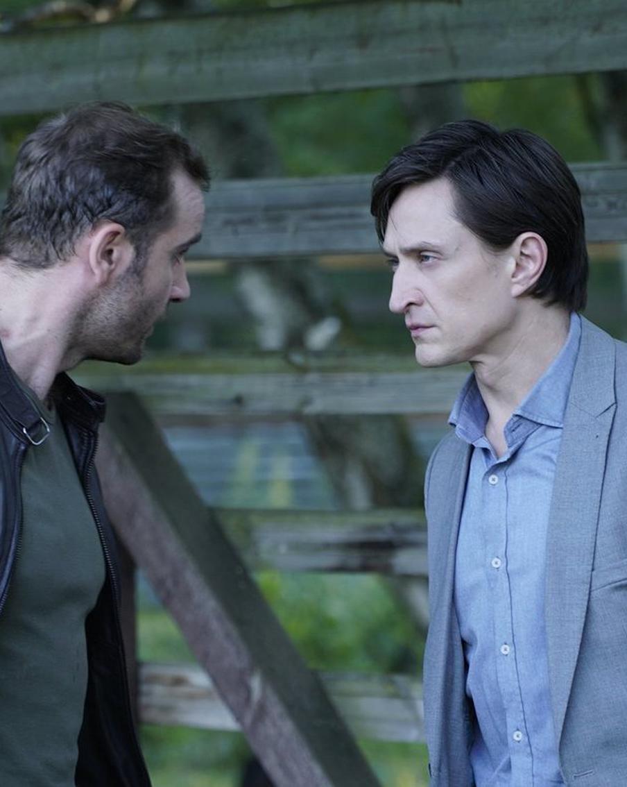 Сериал "Чёрное солнце" – об очередном маньяке. Его ищут в Выборге опер и следователь, которые ненавидят друг друга