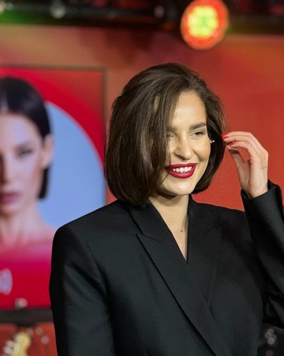 10 тысяч метров – самая высокая сцена для Севиль: солистка Artik Asti рассказала о самом необычном выступлении