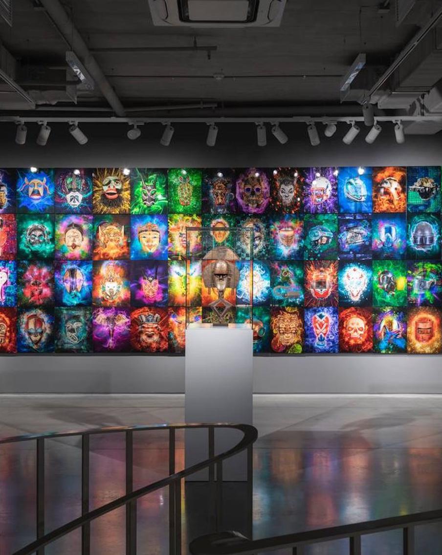 От древних масок до супергероев: Ольга Мичи показывает, куда идёт человечество