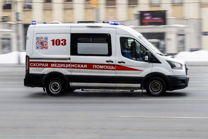 В Петербурге в жилом доме упал лифт, в который зашли 15 человек